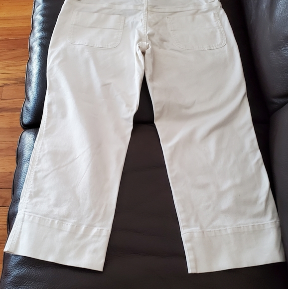 Burberry Women White Cropped/Capri Pants Size 4. - Picture 4 of 16
